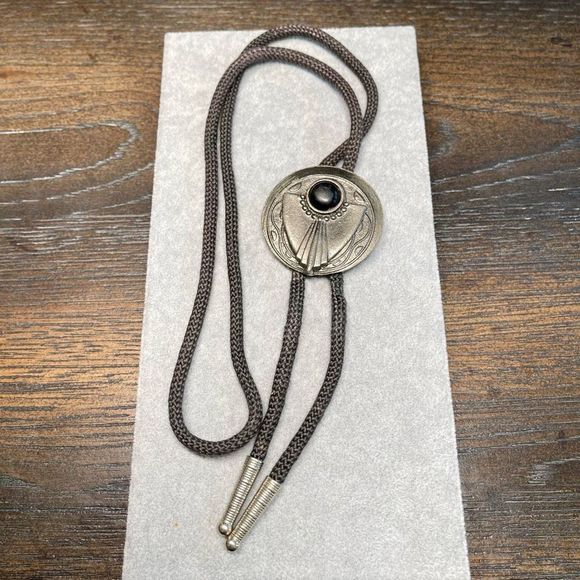 Silver Pewter Style Medallion Black Cabochon Bolo - Picture 6 of 8